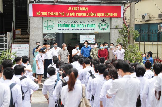 Sinh viên, giảng viên Trường Đại học Y Dược tiếp sức cho Thành phố Hà Nội chống dịch Covid-19